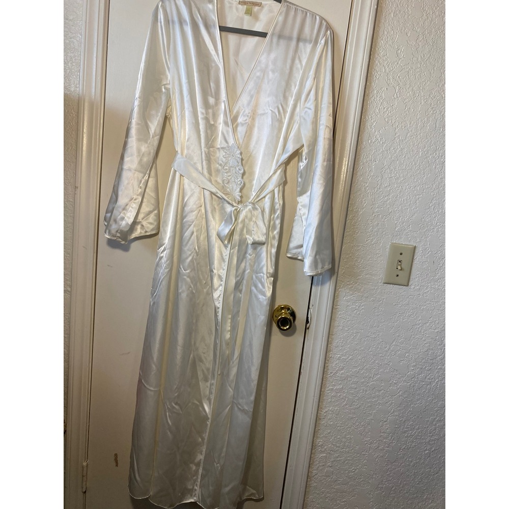Flora Nikrooz Vintage Ivory Satin‎ Robe L/XL Lace Detail Luxury Loungewear